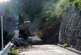 1 man killed in car buried by landslide in Kozushima